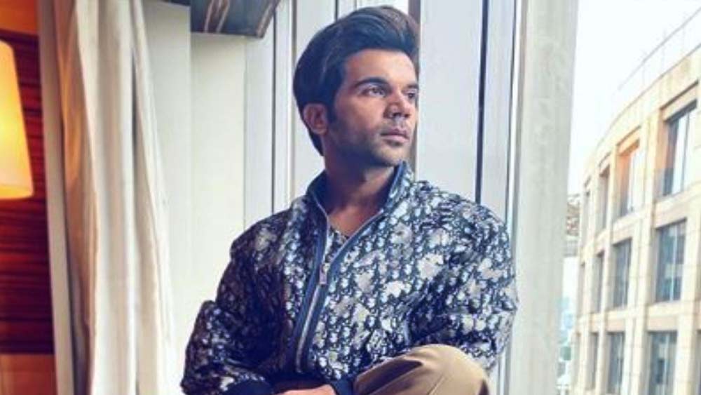 ভিকির প্রতিবেশী রাজকুমার রাও। ‘নিউটন’ ছবির নায়কও থাকেন এই নামী বহুতলে।