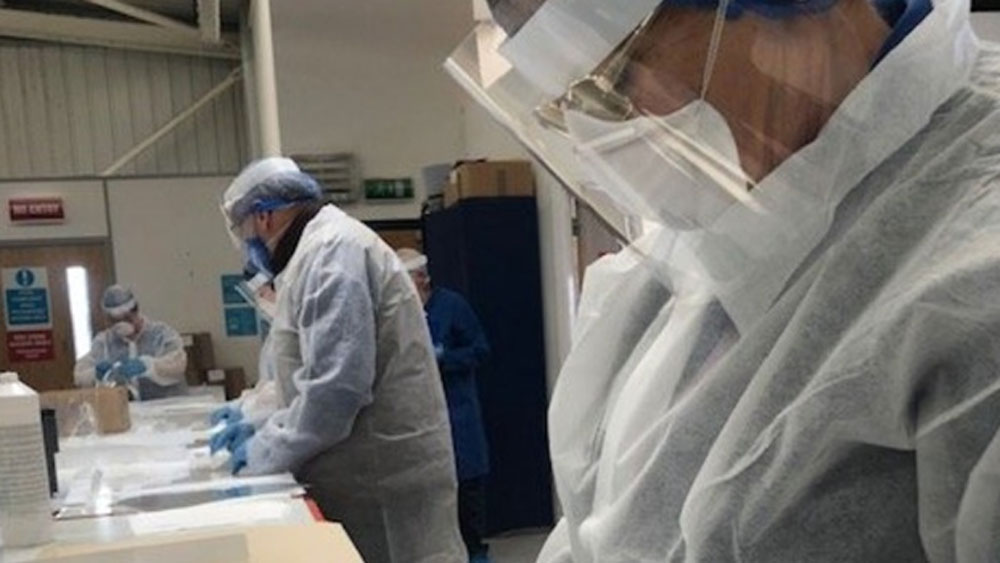 তিনি এর নাম দিয়েছেন ‘অপারেশন কবচ’। অরবিন্দ সিংহ এর আগে দক্ষিণ কোরিয়া এবং হংকং-য়ে টেকনিক্যাল রিসার্চার-এর কাজ করতেন। সেই অভিজ্ঞতাই কাজে লাগিয়েছেন তিনি।