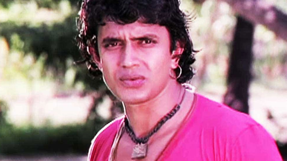 তবে মিঠুনের ডেবিউ ফিল্মই কিন্তু সুপারহিট হয়েছিল। ১৯৭৬ সালে মৃণাল সেনের ফিল্ম ‘মৃগয়া’। দারুণ সাফল্য পেয়েছিল ছবিটা। এর জন্য মিঠুন জাতীয় পুরস্কারও পান।