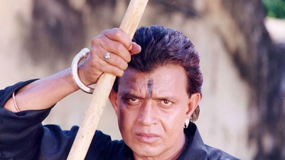 কিন্তু তার মানে এই নয় যে, এই একটা ফিল্মই তাঁকে সাফল্যের সিঁড়িতে উঠিয়ে দিয়েছিল। এর পর কয়েকটি ফিল্মে খুব ছোট কাজ পেয়েছিলেন তিনি।