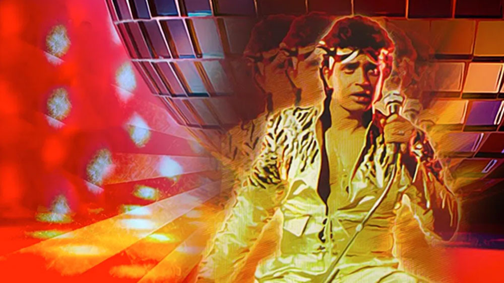 অভিনয়ের পাশাপাশি মিঠুনের আরও একটা গুণ ছিল। নাচেও পারদর্শী ছিলেন তিনি। ১৯৮২ সালের ‘ডিস্কো ডান্সার’ ফিল্ম তাঁকে সাফল্যের চূড়ায় পৌঁছে দেয়। ভারতের বাইরে বিদেশে, বিশেষ করে রাশিয়াতেও জনপ্রিয় হয়ে ওঠেন তিনি।