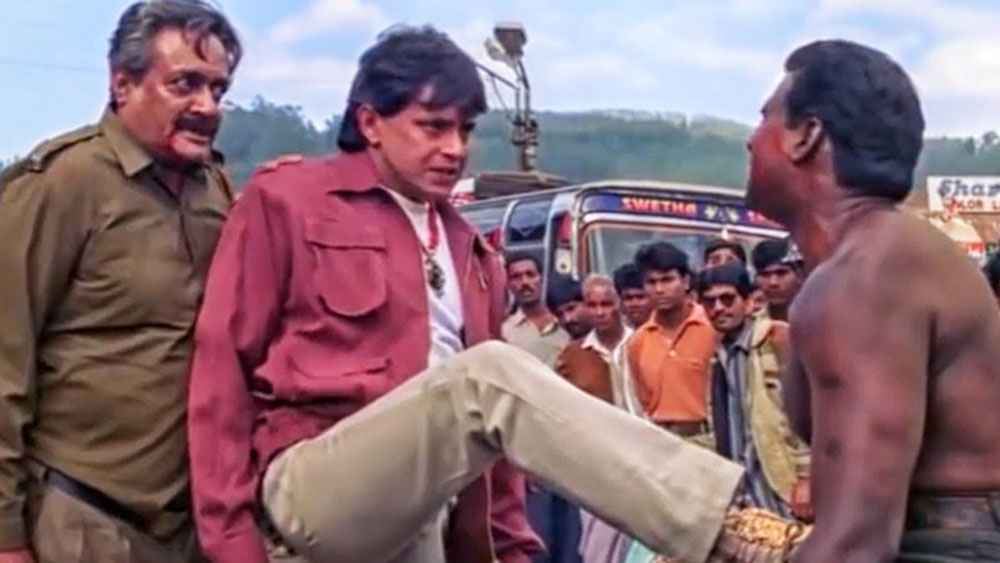 একসময়ে অমিতাভ এবং রেখার স্পট বয় মিঠুন তাঁদেরই সহ-অভিনেতা হয়ে ওঠেন। ১৯৯০ সালের ফিল্ম ‘অগ্নিপথ’-এ অমিতাভের সহ-অভিনেতা ছিলেন মিঠুন। আর কেরিয়ারে রেখার সঙ্গে একাধিক ছবিতে অভিনয় করেছেন তিনি।