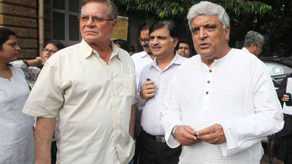 তাঁদের সময় থেকেই ফিল্মে স্ক্রিপ্ট রাইটারদের ক্রেডিট দেওয়া শুরু হয়। তার আগে কোনও স্ক্রিপ্ট রাইটারদেরই নাম দেওয়া হত না।