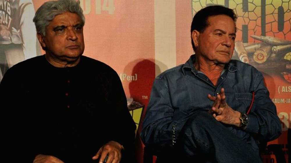 সেলিম-জাভেদের এত হিট জুটি কেন আচমকা দুটো আলাদা রাস্তা ধরতে শুরু করল? কেন তাঁরা সেলিম-জাভেদ থেকে আলাদা ভাবে সেলিম খান এবং জাভেদ আখতার হয়ে উঠলেন? কেনই বা তাঁদের বন্ধুত্বে ফাটল ধরল?