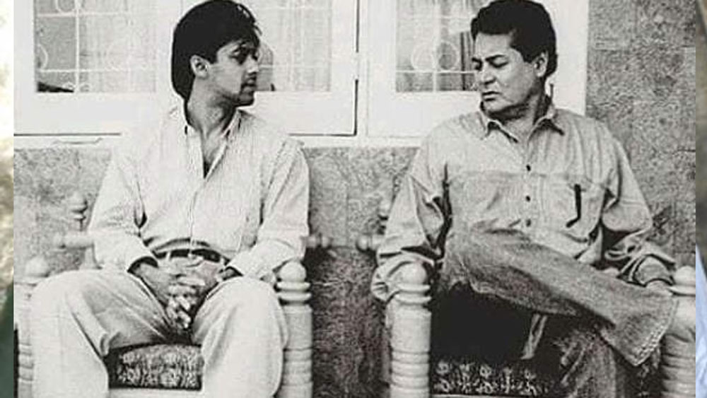 এক দিন ফিল্মের জন্য গান লেখার প্রস্তাব দিয়ে বসেন সেলিম খানকে। জাভেদের প্রস্তাব ছিল, সেলিম-জাভেদ নামেই তিনি গান লিখবেন ফিল্মের জন্য। যা একেবারেই পছন্দ হয়নি সেলিমের।