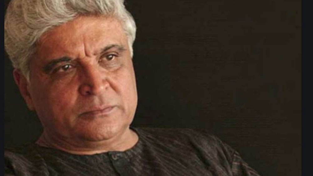 জানা যায়, এর পর নাকি এক দিন জাভেদ আখতার সরাসরি সেলিম খানকে বলে দিয়েছিলেন, এ বার তাঁরা আলাদা কাজ করলেই ভাল হবে। সেই শুরু। সেই থেকেই তাঁদের সম্পর্কে চিড় ধরে।