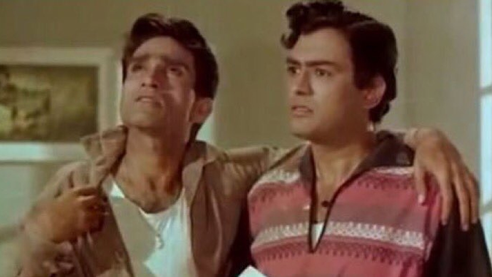 অভিনেতা পরিচয়ের পাশাপাশি পেলেন নতুন নামও। মোহন মাকিজানির পরিবর্তে এ বার তাঁর নাম হল ম্যাকমোহন। এই পরিচয়ই তিনি ব্যবহার করেছিলেন জীবনের বাকি পর্বে।