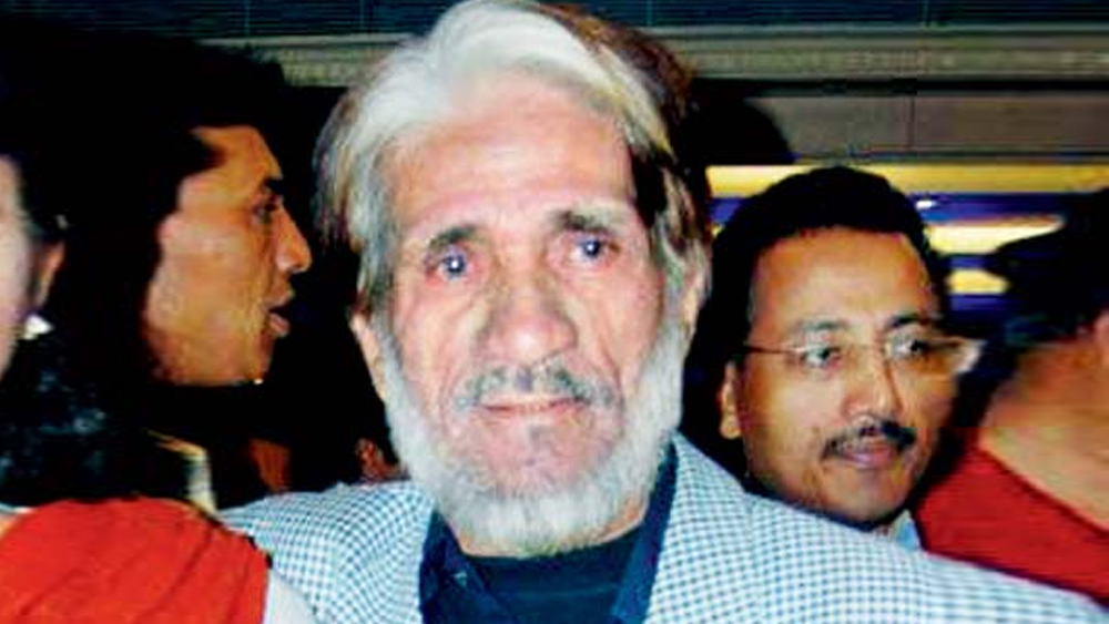 তাঁর নিজের নাম অনুসারে বহু ছবিতেই তাঁর অভিনীত চরিত্রের নাম ‘ম্যাক’। এই রীতি বলিউডে সচরাচর দেখা যায় না।