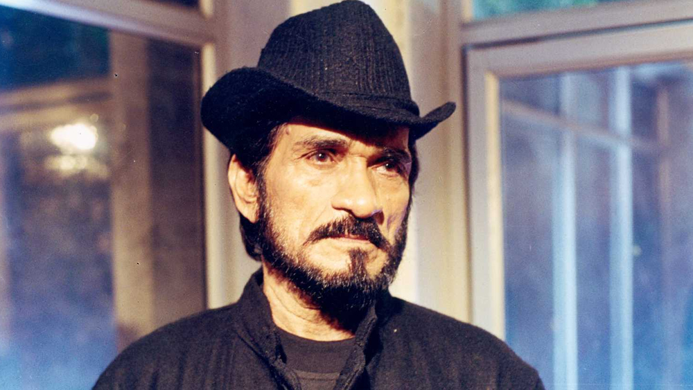 অভিনয়ের অবসরে ম্যাক মোহনের নেশা ছিল বই পড়া। খুঁটিয়ে পড়তেন একাধিক সংবাদপত্র। লেখার পাশাপাশি বলতেন ঝরঝরে আর সাবলীল ইংরেজি। বিখ্যাত পত্রিকা ‘রিডার্স ডাইজেস্ট’-এর একনিষ্ঠ পাঠক ছিলেন তিনি।