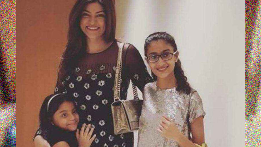 পরম যত্নে দুই মেয়েকেই বড় করে তুলছেন তিনি। দুই মেয়ের সঙ্গে নিজের ছবিতে ভরে থাকে সুস্মিতার সোশ্যাল মিডিয়ার প্রোফাইল।