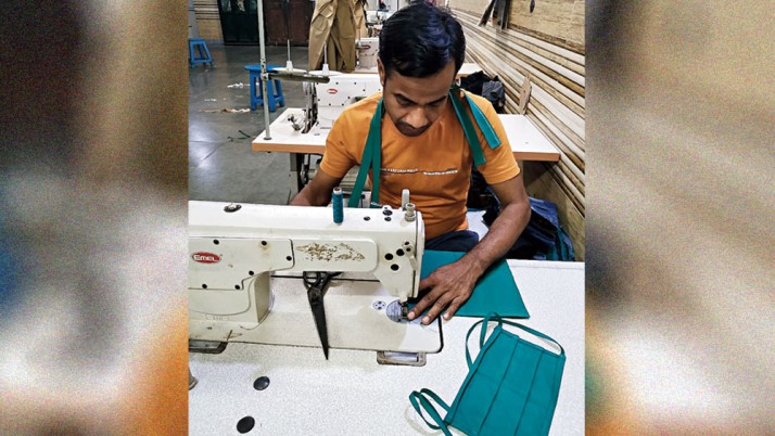 রেসিডেন্সিয়াল কমপ্লেক্সে যদি দরজির দোকান থাকে, তা-ও খোলা রাখা যাবে।