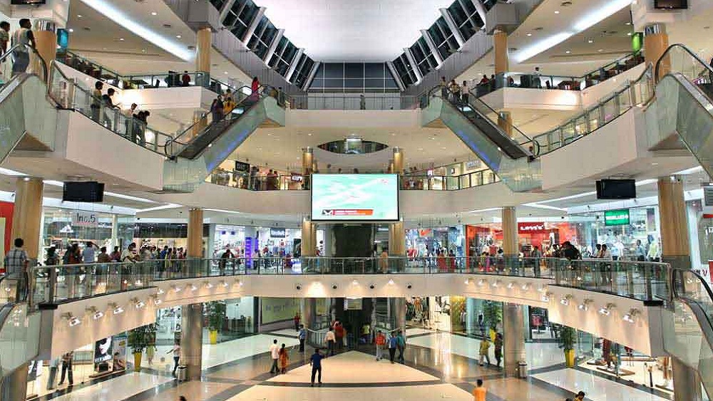 গ্রাম এবং শহর, দুই জায়গাতেই শপিং মল বন্ধ থাকবে ।  বন্ধ থাকবে বুটিকও।