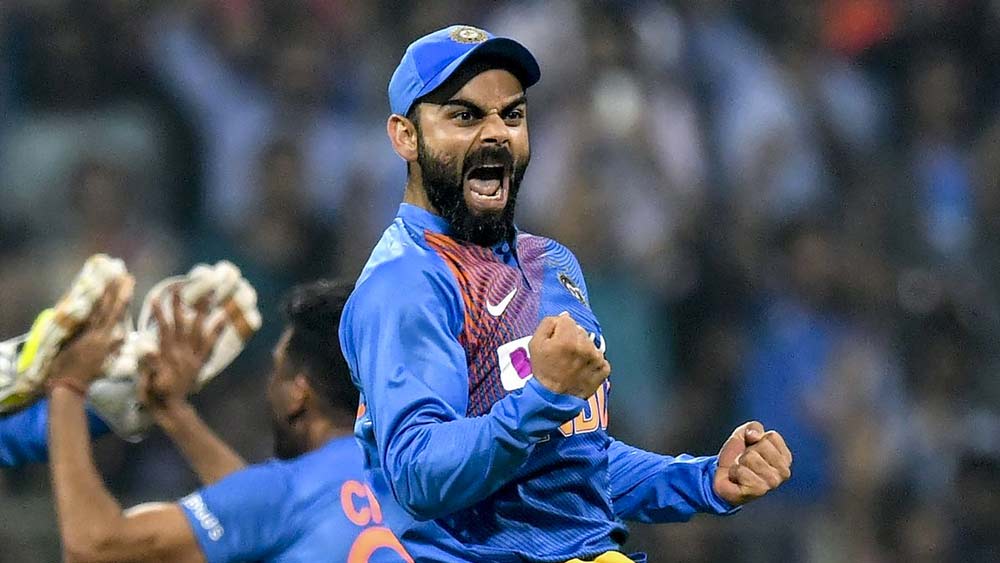 বিরাট কোহালি— তিন নম্বরে থাকছেন কোহালি নিজে। তিনে নেমে ইনিংস গড়ার কাজটা দারুণ করতে পারেন কোহালি। যে কোনও মুহূর্তে গিয়ার পরিবর্তন করতে দক্ষ তিনি। খুব ভাল বলকেও গ্যালারিতে  ফেলতে পারেন। রানের গতি যেমন বাড়াতে পারেন, তেমনই স্ট্রাইক রোটেট করে স্কোর বোর্ড সচল রাখতে দারুণ দক্ষ কোহালি।