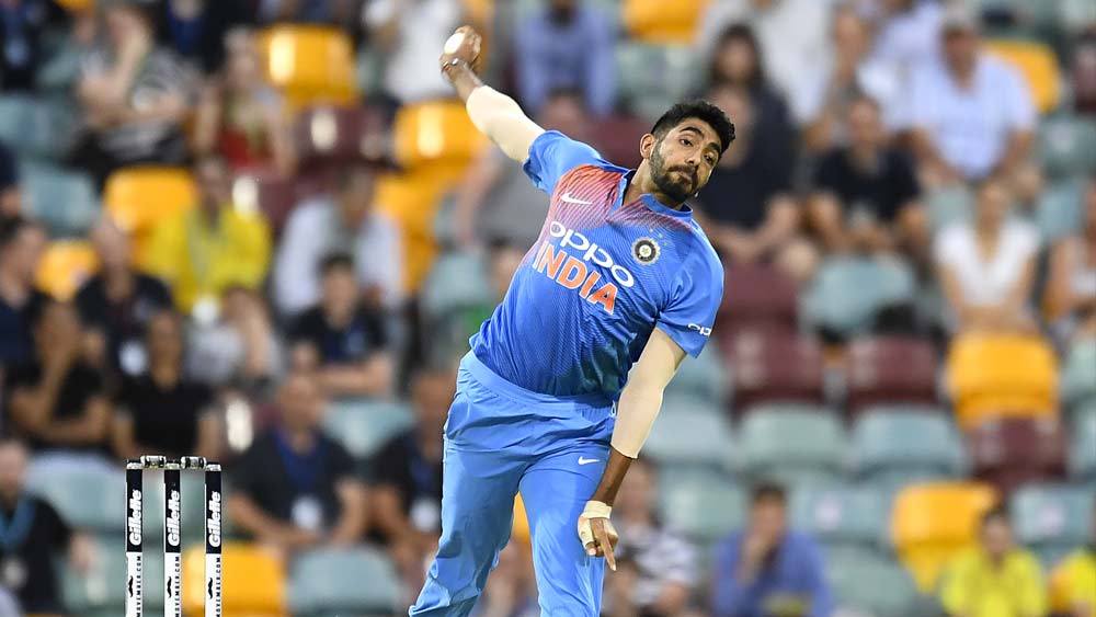 যশপ্রীত বুমরা— শর্ট রান আপেও যে গতির ঝড় তোলা যায় তা বুমরাকে না দেখলে বোঝাই যেত না। বলে বলে ইয়র্কার দিতে পারেন স্লগ ওভারে। বলের বৈচিত্র্য এতটাই রয়েছে যে ব্যাটসম্যন তাঁকে সামলাতে বেগ পান। কোহালির খুব পছন্দের বোলার বুমরা। দুই তারকার দলে বুমরা তাই অটোমেটিক চয়েস।