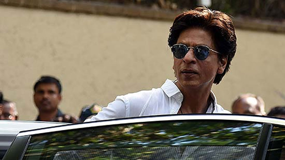 শাহরুখ যে তাঁর প্রতিশ্রুতি রেখেছেন তা গৌরী খান নিজের ইনস্টাগ্রামে সেই ছবি শেয়ার করে বুঝিয়ে দিয়েছেন। এর আগে সাহায্যে এগিয়ে না আসার জন্য সোশ্যাল মিডিয়ায় শাহরুখ খানকেও অনেক সমালোচনার মুখোমুখি হতে হয়েছে।