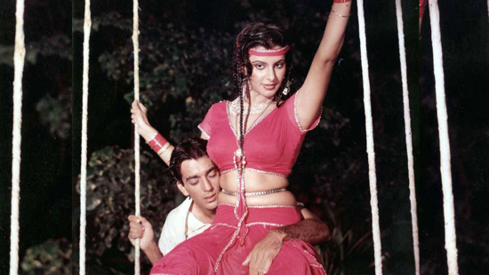 ৫৭ বছর বয়সি এই প্রাক্তন নায়িকা ফের এক বার শিরোনামে। এ বার কারণটা অবশ্য একটু আলাদা।