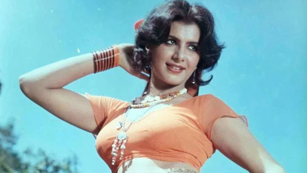 তিনি সংবাদ মাধ্যমকে বলেন, “আমার স্বামী ডাক্তার। ওঁর এক বন্ধুর শরীর খারাপ হওয়ায় চিকিৎসার জন্য আমাদের বাড়ি এসেছিলেন। যেহেতু বন্ধুর শরীর খারাপ ছিল, তাই তাঁর স্ত্রী-ও সঙ্গে এসেছিলেন। মানবিকতার খাতিরে আমার স্বামী তাঁদের না বলতে পারেননি। আমার বিরুদ্ধে আনা সমস্ত অভিযোগ মিথ্যে।“