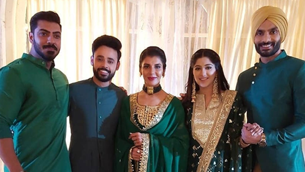 অন্তঃসত্ত্বা অবস্থাতেই যত দিন পেরেছেন ফিল্মের অভিনয় চালিয়ে গিয়েছেন অনিতা। তিনি যখন আট মাসের অন্তঃসত্ত্বা, তাঁর পক্ষে আর অভিনয় চালানো সম্ভব হচ্ছিল না। তিনি কয়েক দিনের জন্য ছুটি চেয়েছিলেন। রাজেন্দ্র কুমার নাকি তাতে রাজি হননি। অভিনয় করতে গিয়ে পা পিছলে শুটিং সেটেই পড়ে যান অনিতা। অসহ্য যন্ত্রণা নিয়ে তাঁকে দ্রুত হাসপাতালে নিয়ে যাওয়া হয়। সেখানেই তাঁর সন্তানের জন্ম হয়।