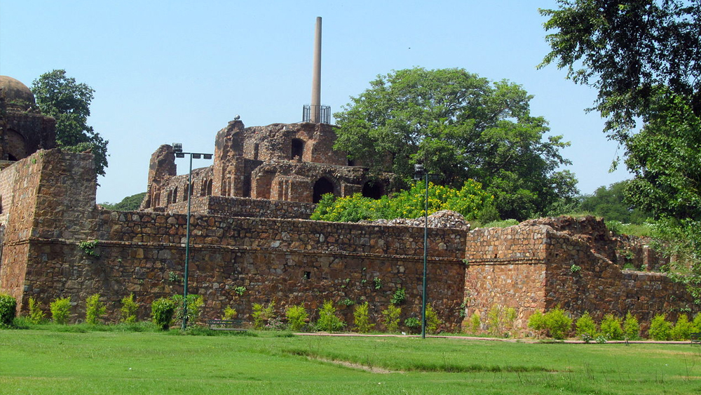 আজও সে দাঁড়িয়ে আছে পুরনো আর নতুন দিল্লির সংযোগস্থলে। ইতিহাসপিপাসুদের কাছে এর পরিচয় মধ্যযুগীয় কোটলা বা ছোট কেল্লা বলে। অতীন্দ্রিয়বাদে বিশ্বাসীদের কাছে ভৌতিক কাণ্ডকারখানার ঠেক হিসেবে।