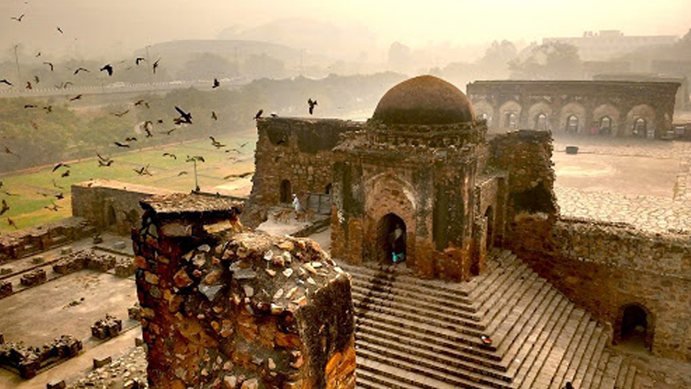 ১৯৭৭ সাল নাগাদ হঠাৎই রটে যায়, এই কেল্লা নাকি অশরীরীদের আস্তানা। রটনা থেকে ক্রমে সেটা একাংশের বিশ্বাসে পরিণত হয়। আজও, এই কেল্লায় সব ধর্মের মানুষ আসেন তাঁদের সমস্যার সামাধান পেতে। অনেকেই চিরকুটে লিখে রেখে যান সমস্যা। তাঁদের বিশ্বাস, এ ভাবেই জেনে নিয়ে অশরীরীরা তাঁদের সমস্যা দূর করবেন।