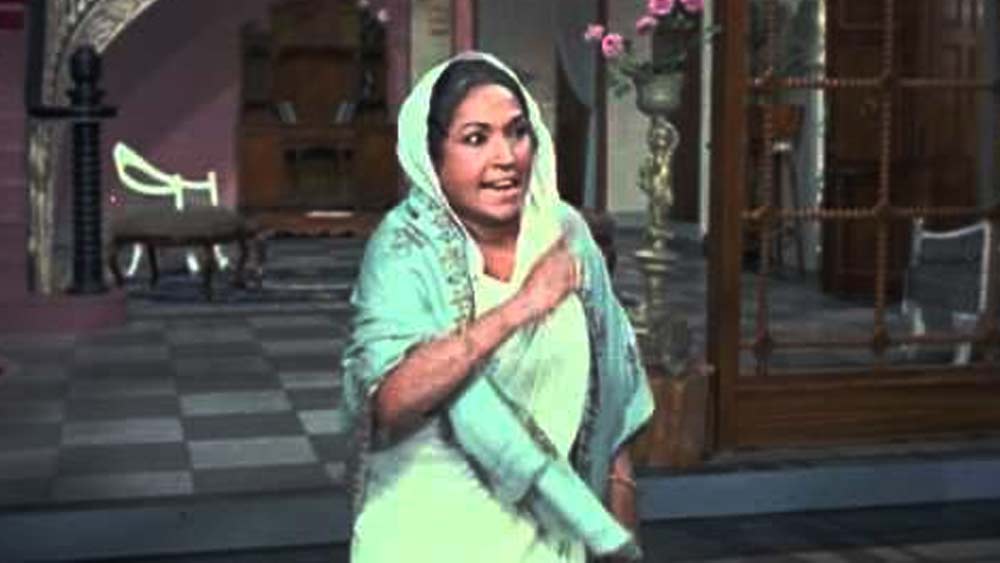 কিন্তু সব বসন্ত মধুর ছিল না। হঠাৎই সুর কাটে রঙিন যাত্রাপথে। ১৯৪২ সালে শুটিং চলছিল ‘জঙ্গ-এ-আজাদি’ ছবির। নায়িকা ললিতার বিপরীতে নায়ক ছিলেন ভগবান দাদা। একটি দৃশ্যে ললিতাকে চড় মারবেন ভগবান দাদা, এ রকম সিকোয়েন্স ছিল।