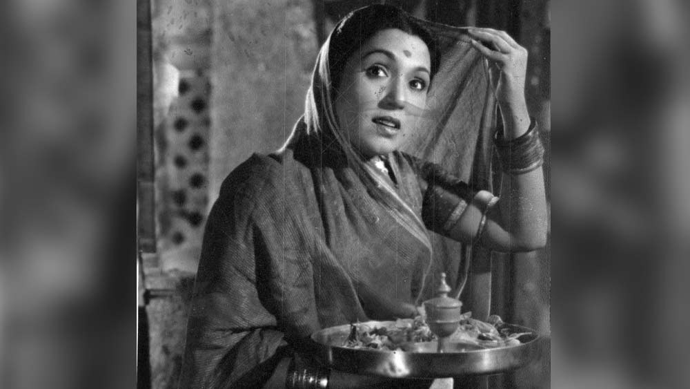 কিন্তু বুঝতে না পেরে প্রয়োজনের তুলনায় জোরেই আঘাত করে বসেন ভগবান দাদা। তাঁর চড় আচমকাই সপাটে এসে পড়ে ললিতার গালে। তাঁর মুখের একটি দিক প্রায় অসাড় হয়ে পড়েছিল। পাশাপাশি আঘাত লাগে তাঁর বাঁ চোখেও।