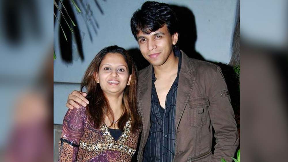 ক্রমে গানের জগতে মিউজিক অ্যালবাম-এর জায়গা নিয়ে নেয় ইউটিউব। সেখানে প্রতিযোগিতার চাপে ক্রমশই পিছিয়ে পড়তে থাকেন অভিজিৎ সবন্ত।