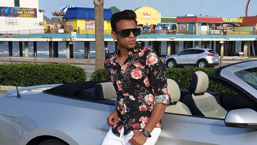 বিনোদন দুনিয়ার বিভিন্ন মহলে পরিচিত মুখ অভিজিৎ সবন্ত রাজনীতিতেও পা রেখেছেন। যোগ দিয়েছিলেন শিবসেনা-য়।