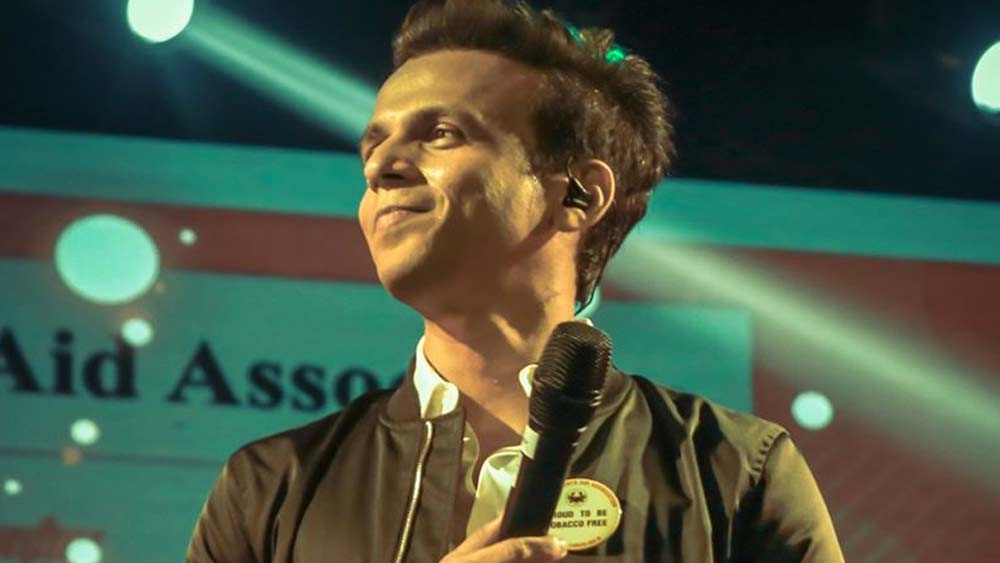 কিন্তু যেখান থেকে শুরু করেছিলেন, সেই গানের জগতেই ইদানীং অভিজিৎ বিস্মৃত অনেকটাই। তিনি শেষ প্লেব্যাক করেছেন ২০১৭ সালে।