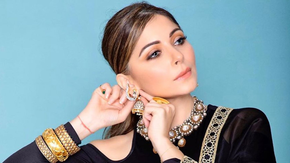 তবে তাঁর বিরুদ্ধে ক্রমাগত নেগেটিভ প্রচারে খুশি নন কণিকা। সুস্থ হয়ে ইনস্টাগ্রাম পোস্টে তিনি লেখেন, “আমার বিরুদ্ধে অনেক গল্প বানানো হয়েছে। চুপ ছিলাম বলে তা সত্যি মনে করে নেওয়া হয়েছে। চুপ ছিলাম মানে এই না যে আমি ভুল ছিলাম, সত্যি যাতে ঠিক সময়ে প্রকাশ হতে পারে সে প্রতীক্ষাতেই ছিলাম আমি। কারও সম্পর্কে নেতিবাচক মন্তব্য ছড়ানো মানেই তা সত্যি বদলে দিতে পারে না।