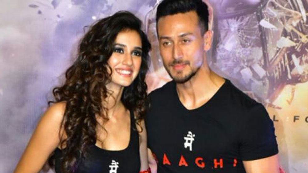 পার্টি হোক বা কোনও রেস্তোরাঁ, দু’জনকে সব সময়ই একসঙ্গে দেখা যেতে শুরু করে। দিশা পটানি এখনও পর্যন্ত মাত্র চারটি বলিউড ফিল্মে অভিনয় করেছেন।