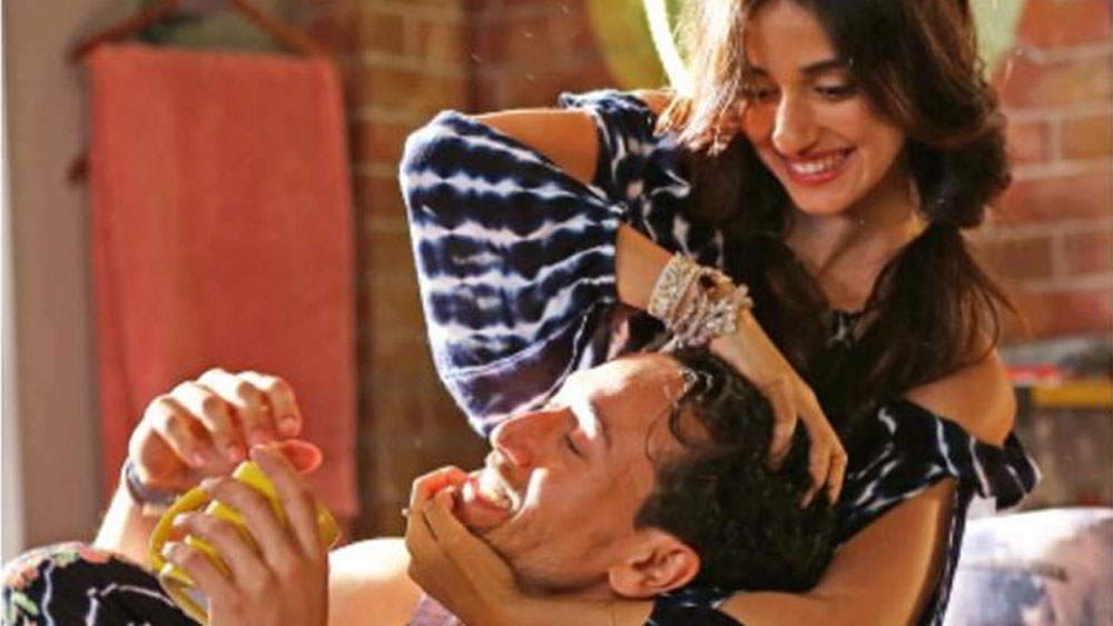 এক বার এক সাক্ষাত্কারে টাইগারের সঙ্গে তাঁর সম্পর্ক নিয়ে জানতে চাওয়া হলে দিশা বলেছিলেন, টাইগার খুব ভাল মনের মানুষ, খুবই লাজুক প্রকৃতির। তিনি টাইগারের মন পাওয়ার আপ্রাণ চেষ্টা চালাচ্ছেন।