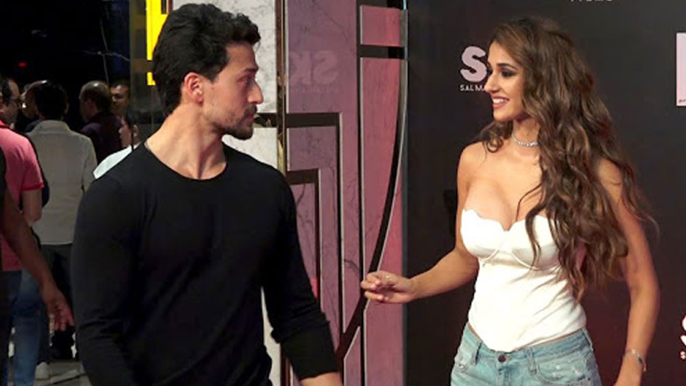 মুখে দু’জনে যাই বলুন না কেন, তার পর কিন্তু দু’জনে একসঙ্গে ছুটি কাটাতে মলদ্বীপে গিয়েছিলেন। কিন্তু সম্প্রতি তাঁদের এক ঘনিষ্ঠ বন্ধু তাঁদের ব্রেক আপ-এর খবর দেন।