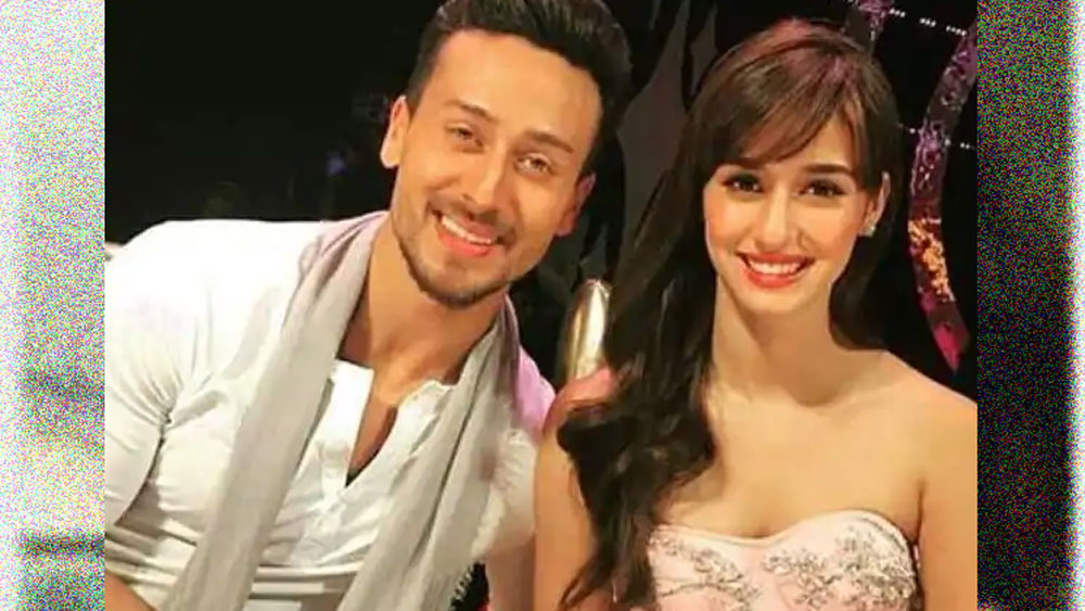 তবে লকডাউনে ফের অন্য এক খবর সামনে আসে। মুম্বই মিররের এক প্রতিবেদনে জানা যায়, লকডাউনে নাকি টাইগার শ্রফের সঙ্গেই থাকছেন দিশা।