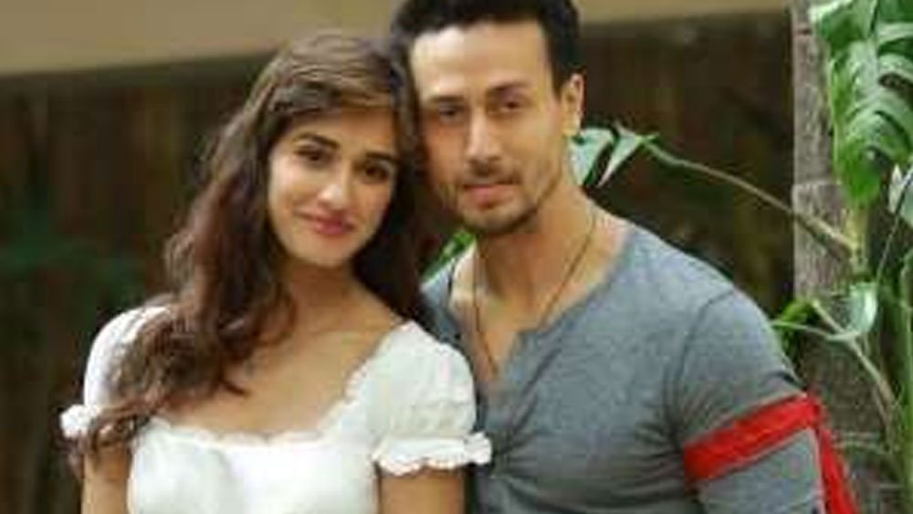 আবার গত ৩০ মার্চ ইনস্টাগ্রামে টাইগারের সঙ্গে ‘বাগি ২’-র একটা দৃশ্য শেয়ার করেন দিশা। এ সব থেকেই বলিউডে ফের তাঁদের সম্পর্ক নিয়ে গুঞ্জন শুরু হয়েছে।