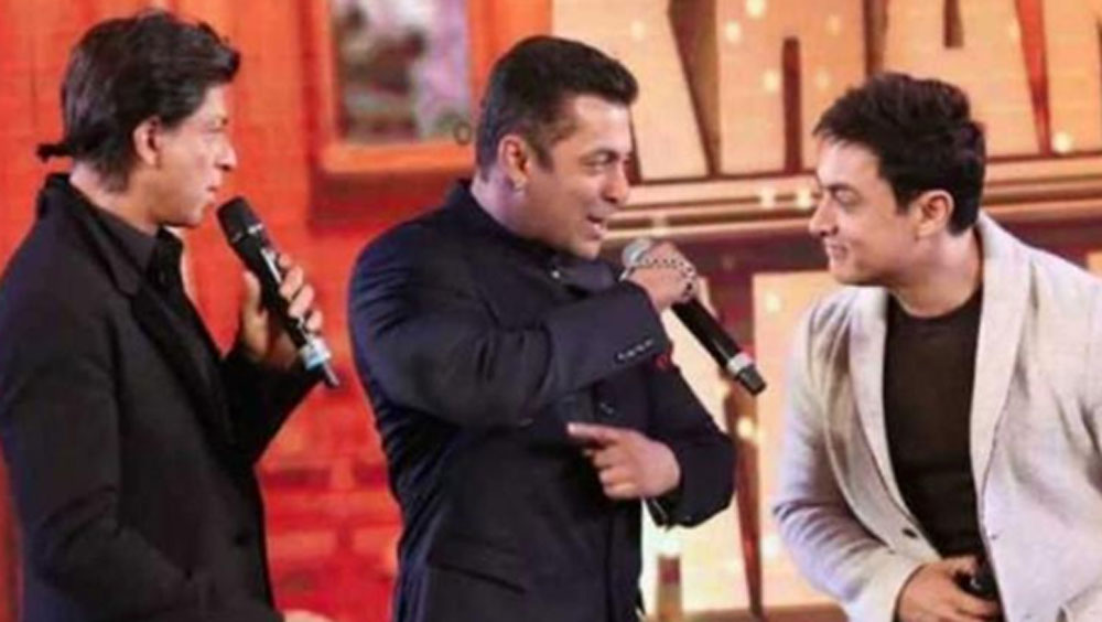 শাহরুখ খান থেকে শুরু করে সলমন খান, আমির খান বা হৃতিক রোশন, অক্ষয় কুমার- এঁরা যেখানেই যান না কেন, তাঁদের একটা ঝলক পেতে বাইরে ভিড় জমিয়ে ফেলেন ভক্তেরা।