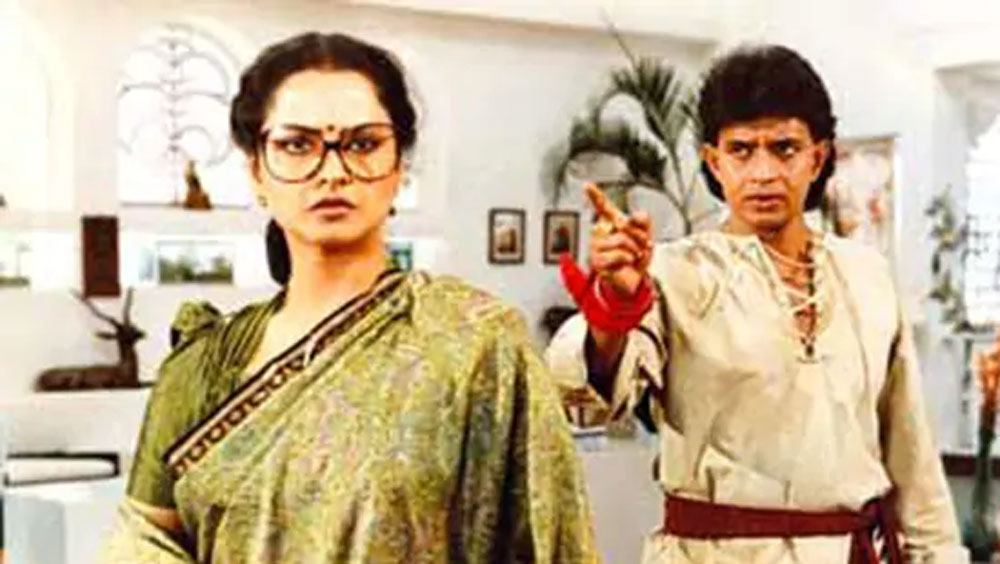 মজার কথা, ওই দিনই কাজাখস্তানের প্রেসিডেন্টের একটি অনুষ্ঠানও ছিল। কিন্তু এত বেশি লোক মিঠুনের জন্য বিমানবন্দরের বাইরে চলে এসেছিলেন যে, প্রেসিডেন্টকে তাঁর অনুষ্ঠান বাতিল করতে হয়।