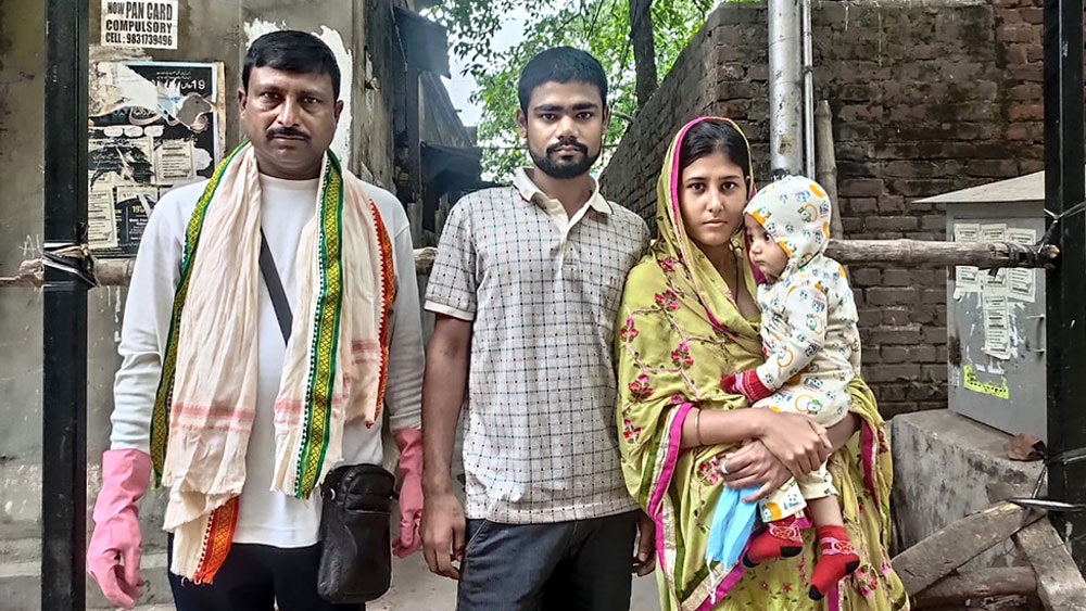 Lockdown In West Bengal: Hindu man helps muslim woman to reach her husband