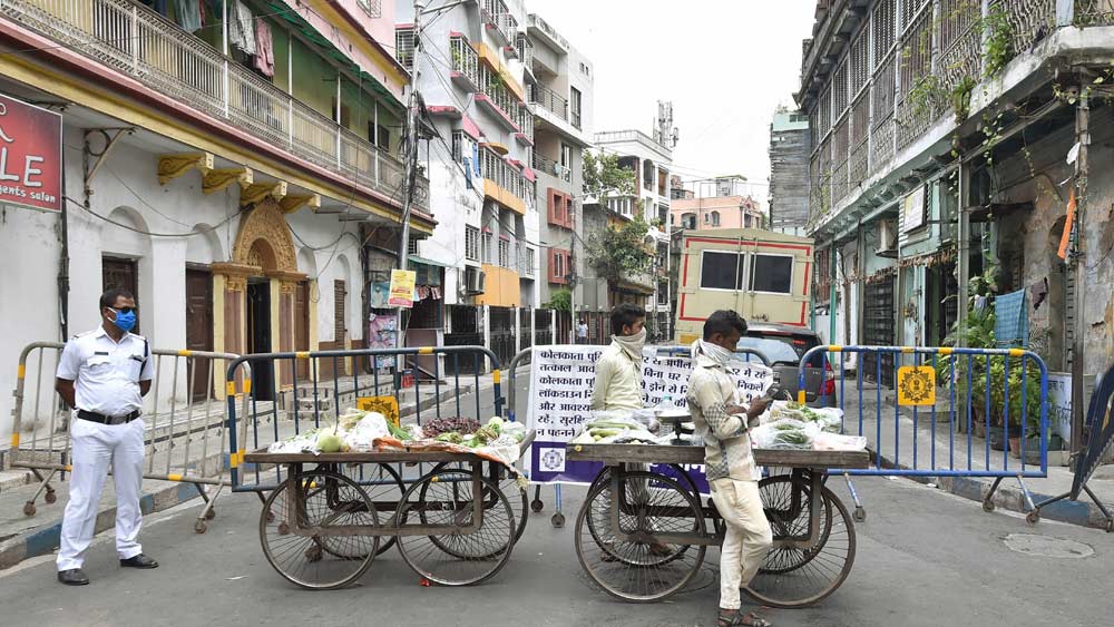 ২ নম্বর ওয়ার্ডের কোনও এলাকায় রেড জোন নেই। ৩ নম্বর ওয়ার্ডে রয়েছে লাল ময়দান এলাকার এইচ/২২ জে কে ঘোষ রোড, কৃষ্ণ মল্লিক লেন এবং ৮৬ বেলগাছিয়া রোড, জে কে রোড, ৫১/২ অনাথ নাথ দেব লেন, টালা পার্ক অ্যাভিনিউয়ের অনাথ দেব লেন, মন্মথ দত্ত রোড। ৪ নম্বর ওয়ার্ডের মধ্যে ১৩/এ/৬ রাজা মণীন্দ্র রোড, ৫, ৬, ৭, ৮, ১০, ১১, ১২, ১৩ ও ১৪ নম্বর রাজা মণীন্দ্র রোড, রানি হর্ষমুখী রোড, চন্দ্রনাথ সিমলাই লেন রেড জোন।