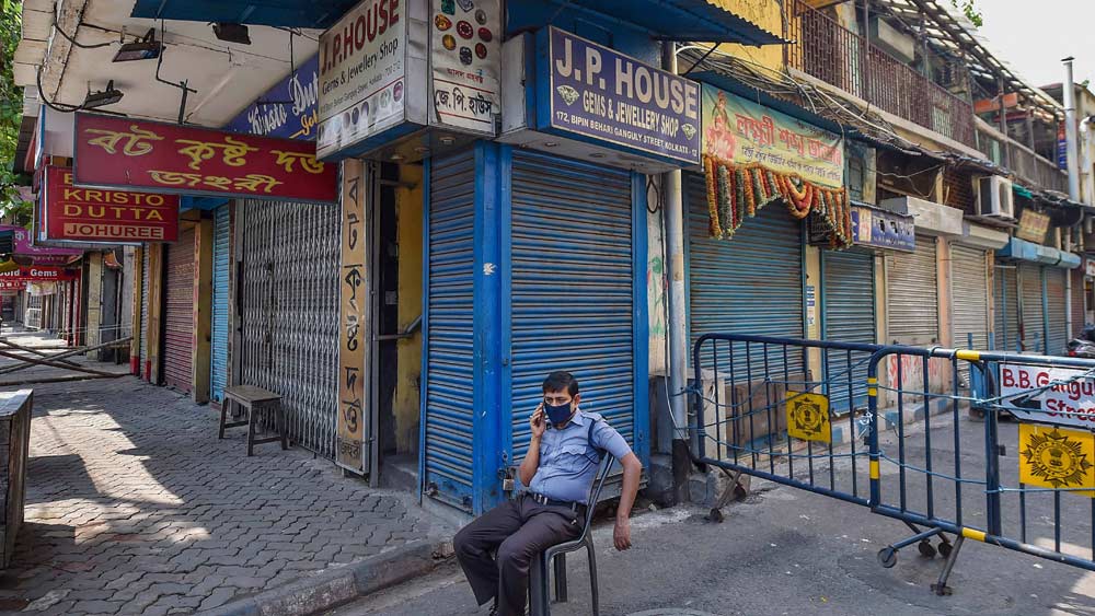 ৫ নম্বর ওয়ার্ডের রেড জোনের মধ্যে রয়েছে ১০৭/১বি বেলগাছিয়া রোড (ক্ষুদিরাম বোস সরণি, ৯০ থেকে ১০৭/১বি বেলগাছিয়া রোড রেল কোয়ার্টার, কলকাতা স্টেশনের ঝুপড়ি, রাইচরণ সাধুখাঁ রোড, ২৬ ইন্দিরা বিশ্বাস রোড, ২৫, ২৬, ২৭ বেলগাছিয়া রোড, ওলাইচণ্ডী রোড বস্তি, জে কে ঘোষ রোড। এ ছাড়াও রয়েছে ২০/১/১ ক্ষুদিরাম সরণি, ২০ বেলগাছিয়া রোড, শিরীষ চৌধুরী লেন, নীলমণি মিত্র রোড, বনমালি চ্যাটার্জি লেন, তারক বোস লেন, রাজা সিউ ব্লক, শশীভূষণ চ্যাটার্জি লেন, শ্যামাচরণ মুখার্জি লেন।