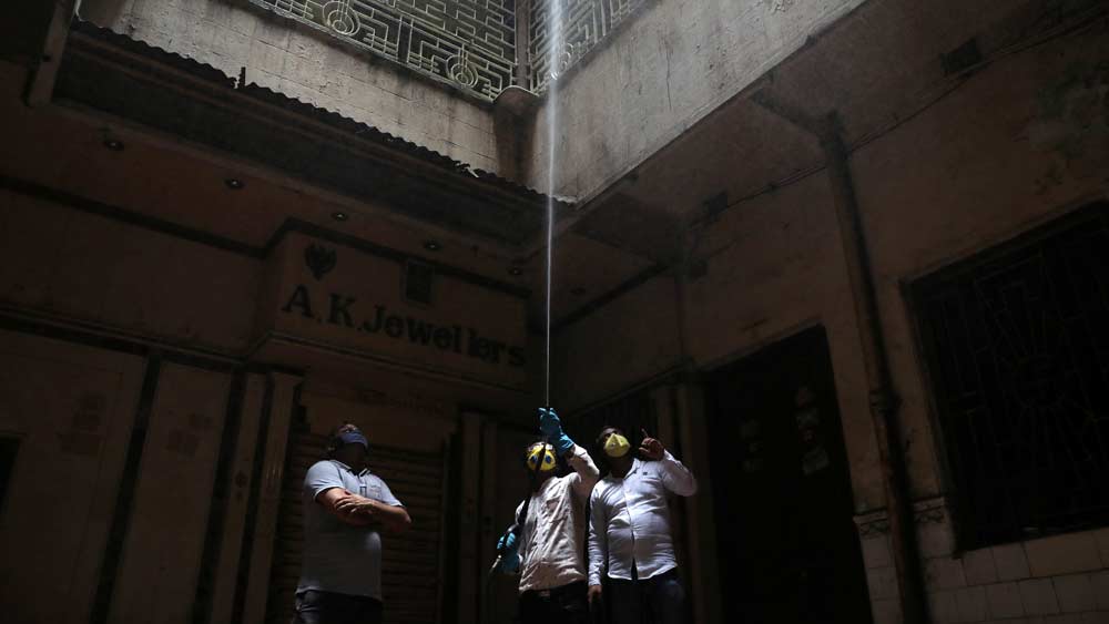 ১৮ নম্বর ওয়ার্ডের ৪৫৬এ ও ৪৫৬সি রবীন্দ্র সরণি, বি কে পাল অ্যাভিনিউ গরণহাটা স্ট্রিট, সোনাগাছি লেন, বিডন স্ট্রিট এলাকার ১/১ ইমাম বোস লেন, ইমরান বক্স লেন, নীলমণি মিত্র স্ট্রিট, ফকির চক্রবর্তী লেন, ডিসিএম রোড। জয় মিত্র স্ট্রিট, তারক চক্রবর্তী লেন, মসজিদ বাড়ি স্ট্রিট। বেনিয়াটোলা এলাকার ৮/১ নীলমণি মিত্র স্ট্রিট, রামচন্দ্র ঘোষ লেন, জারিফ লেন। ১৯ নম্বর ওয়ার্ডের জোড়াবাগান এলাকার ১০৩ বেনিয়াটোলা স্ট্রিট এবং বেনিয়াটোলা লেন রেড জোন।