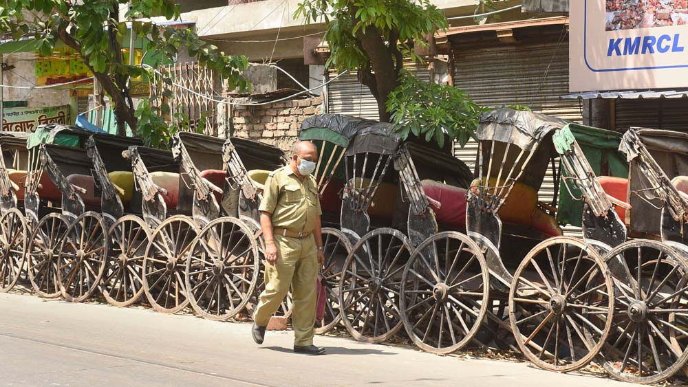 ৬৮ নম্বর ওয়ার্ডের— ৮৪বি বন্ডেল রোড, ফ্ল্যাট ১০৫, গড়িয়াহাট-৮২/৭ বালিগঞ্জ প্লেস, অনিল মিত্র রোড, রাসবিহারী অ্যাভিনিউ, জামির লেন, বালিগঞ্জ প্লেস ইস্ট, বালিগঞ্জ গার্ডেন, একডালিয়া রোড, কর্নফিল্ড রোড, শিন হো স্ট্রিট। ৯/৬ ফার্ন রোড। ৬৯ নম্বর ওয়ার্ডের— ১৩/১ এবং ৪এফ আহিরিপুকুর সেকেন্ড লেন, ফার্স্ট লেন, আহিরিপুকুর রোড, কড়েয়া-১০০/১ কড়েয়া রোড, বালিগঞ্জ, লোয়ার রেঞ্জ, কড়েয়া রো়ড, তারক দত্ত রোড, বেকবাগান রো, কর্নেল বিশ্বাস রোড, পারভেড শাহিদি সরণি-৪৭এ হাজরা রোড, বালিগঞ্জ, ৪৮, ৪৪, ৪১ হাজরা রোড, বালিগঞ্জ সার্কুলার রোড, দেওধর স্ট্রিট। ৩৯বি বেলতলা রোড, এলগিন, এল আর সরণি, শীতলা মন্দির-বালিগঞ্জ। ৭ ক্লার্ক স্ট্রিট-বালিগঞ্জ, পালিত স্ট্রিট।