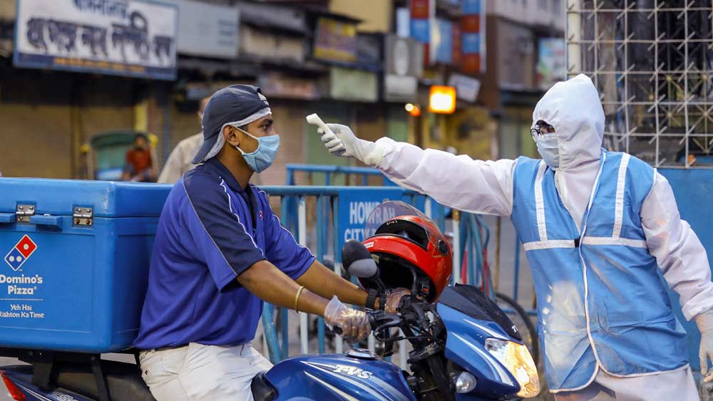 ৩০ নম্বর ওয়ার্ডের জিসিআরসি ঘাট রোড, কাউয়িস ঘাট রোড, বনবিহারি বোস রোড অতিসংবেদনশীল। ৩৩ নম্বর ওয়ার্ডের অবিনাশ ব্যানার্জি লেন, ৩৪ নম্বর ওয়ার্ডের কালিকুমার মুখার্জি লেন, ৩৬ নম্বর ওয়ার্ডের গেঞ্জেস গার্ডেন অ্যাপার্টমেন্ট, শালিমার আরপিএফ ব্যারাক, ৩৮ নম্বর ওয়ার্ডের নারায়ণ হাসপাতাল সংলগ্ন আন্দুল রোড এবং ৪০ নম্বর ওয়ার্ডের কাজিপাড়া লেন অতিসংবেদনশীল এলাকার মধ্যে পড়ছে।