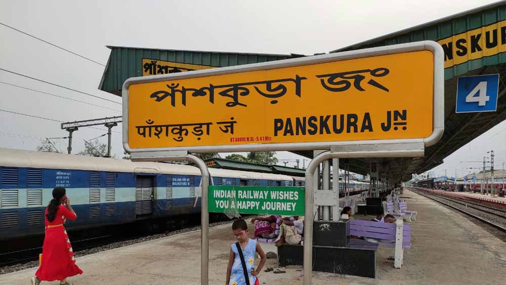 গোটা পাঁশকুড়া পুরসভা বন্ধ রাখা হয়েছে। সেই সঙ্গে পাঁশকুড়া ব্লকের চৈতন্যপুর-২, ঘোষপুর এবং গোবিন্দনগর গ্রামপঞ্চায়েতের কিছুটা অংশ অতিস্পর্শকাতর হিসেবে চিহ্নিত করেছে রাজ্য সরকার।