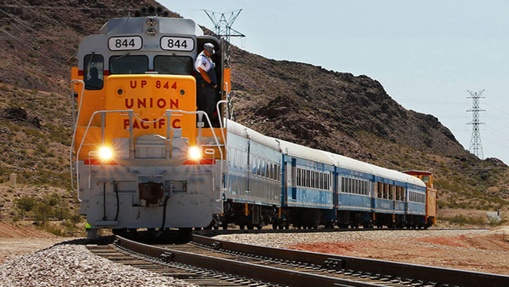 তারও অনেক পরে ১৯০৫ সালে লস অ্যাঞ্জেলস এবং সল্টলেক সিটির মধ্যে রেল লাইন তৈরি হয়। রেল লাইন লাস ভেগাসের উপর দিয়েই দুই শহরের সংযুক্ত করে। তার পরই এখানে বসতি স্থাপন হয়।