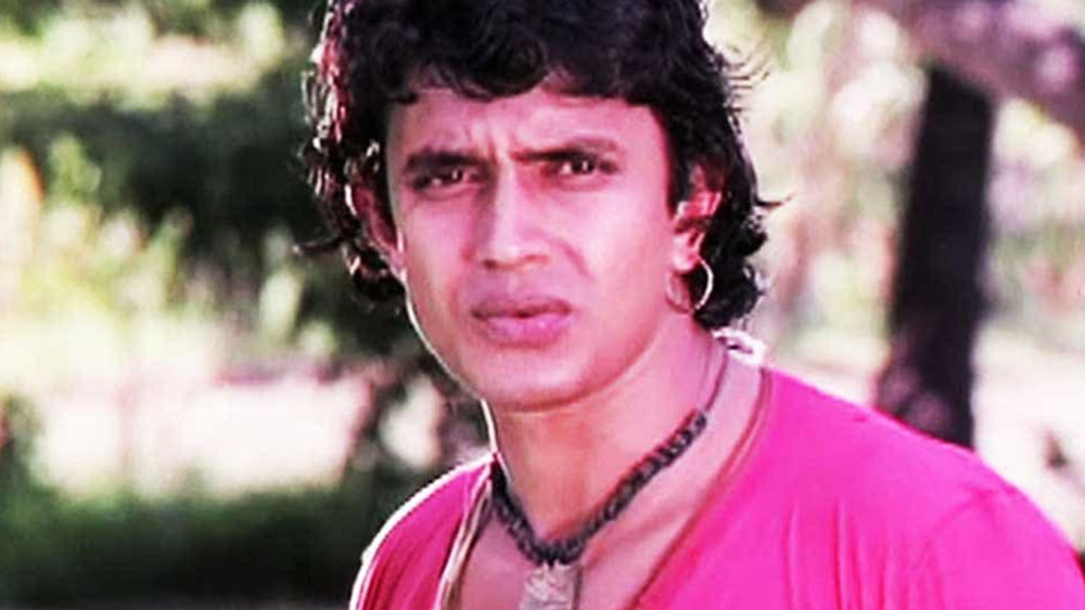 মুম্বইয়ে সি রক হোটেলে তখন মিঠুনের একটি ফিল্মের শুটিং চলছে। গোবিন্দাকে দেখে মিঠুন কাছে ডাকেন। নাম জিজ্ঞাসা করেন আর তার পর তাঁকে সরাসরি বলেন, তুমি একদিন বড় স্টার হবে। এক অনুষ্ঠানে গোবিন্দা নিজে এ কথা বলেছিলেন।