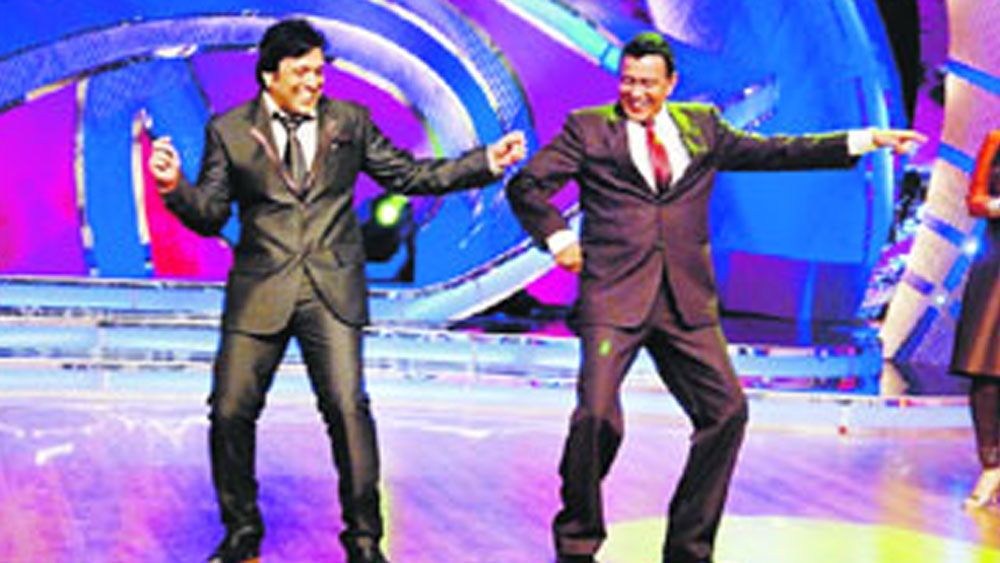 ক্রমে দু’জনের মধ্যে কোল্ড ওয়ার শুরু হয়। এর মধ্যে মিঠুন উটিতে নিজের হোটেল বানানোর জন্য বড় অর্থেন ঋণ নিয়েছিলেন। তা মেটানোর জন্য মিঠুন বাছাই করে আর ফিল্ম করছিলেন না। ছোট বাজেটের ফিল্মও করছিলেন।