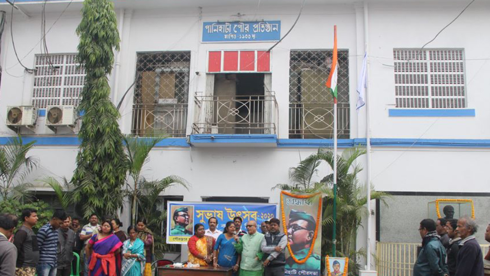 পানিহাটি পুরসভা: ১০ নম্বর ওয়ার্ডের মহাজাতিনগর, আগরপাড়া, ২৭ নম্বর ওয়ার্ডের প্রসন্ন চ্যাটার্জি রোড, ঘোলা