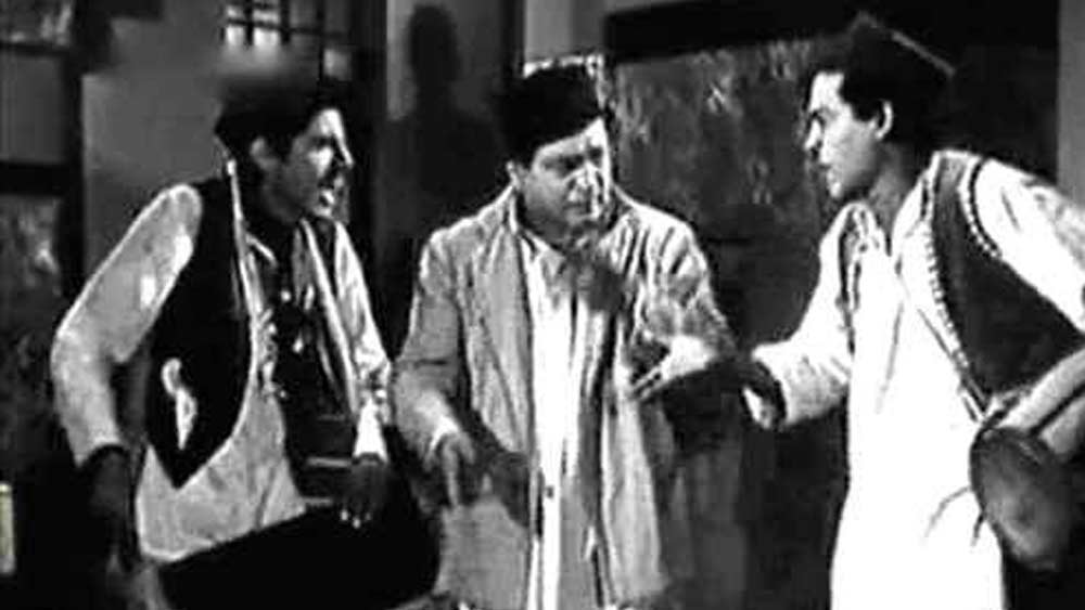 পাশাপাশি, পরিচালক ও অভিনেতা হিসেবে তাঁর ফিল্মোগ্রাফিতে উল্লেখযোগ্য হল ‘রাজা গোপীচাঁদ’, ‘বদলা’, ‘বাহাদুর’, ‘দোস্তি’, ‘নার্গিস’, ‘মতলবি’, ‘বাবুজি’, ‘ঝনক ঝনক পায়েল বাজে’, ‘চোরি চোরি’ ‘হম দিওয়ানে’-এর মতো ছবি।