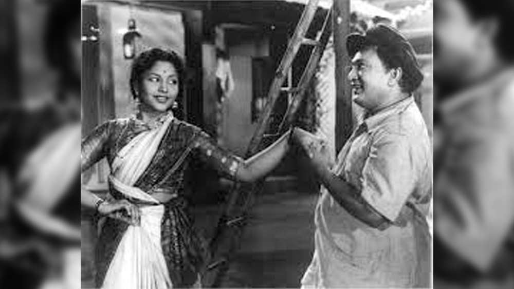 ১৯৩১ থেকে ১৯৯৬—এই দীর্ঘ সময় ধরে ভগবান দাদা যুক্ত ছিলেন হিন্দি ছবির সঙ্গে। কিন্তু শেষের দিকে তাঁকে ফিরে যেতে হয়েছিল কেরিয়ারের শুরুর দিকে। ছোটখাটো যা রোল পেয়েছেন, নিতে বাধ্য হয়েছেন।